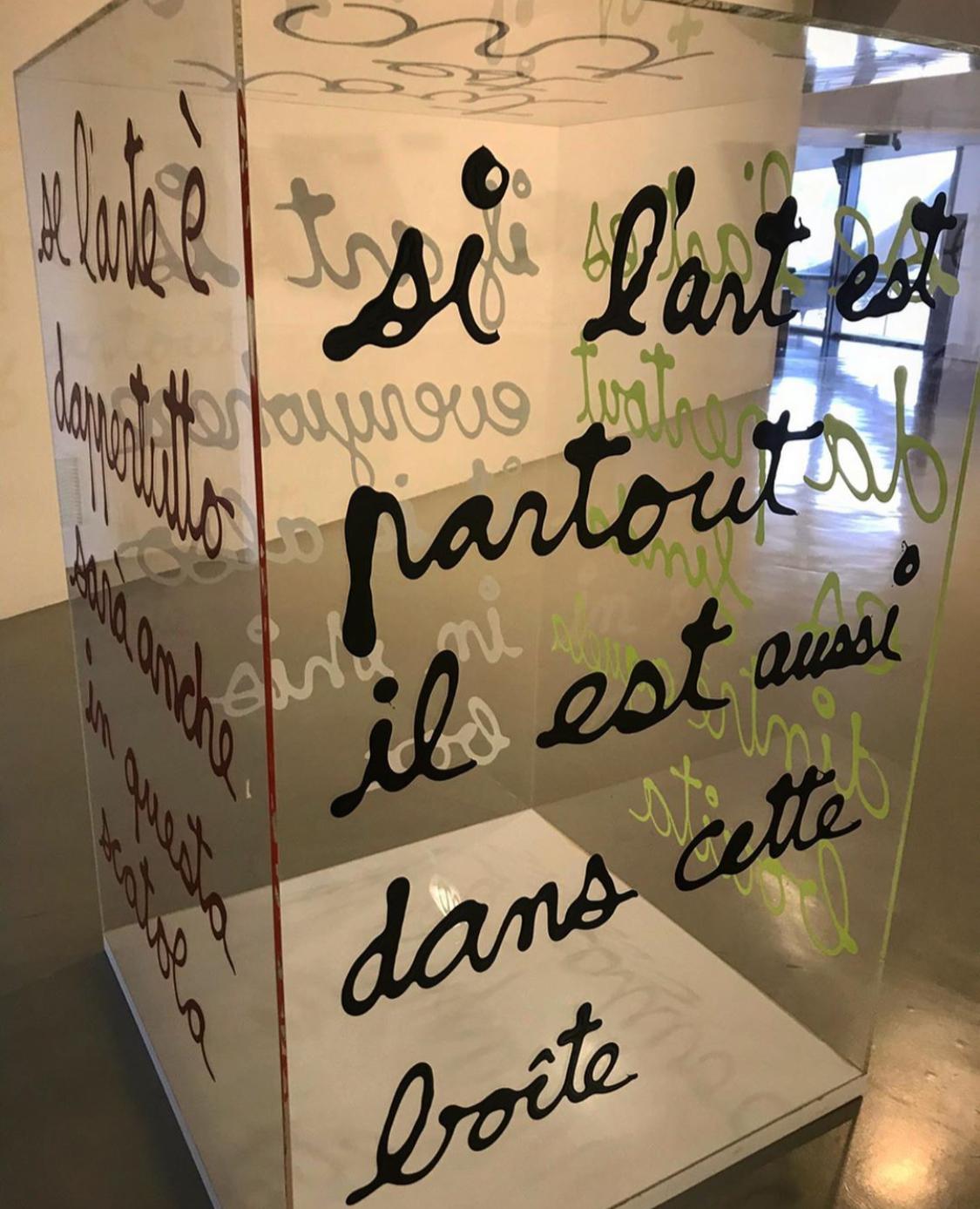 Cultivez-vous, una scultura di Ben "L'arte è ovunque anche in questa scatola".