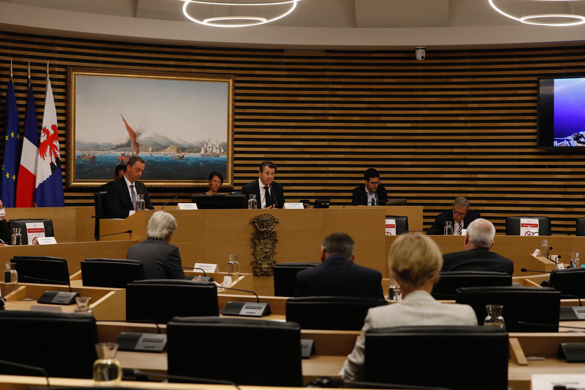 a (2) La riunione con sindaco Estrosi per decidere i finanziamenti per le imprese (ph. Mairie de Nice)