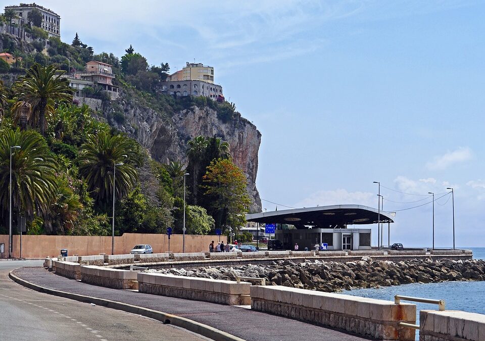 Nizza24 martedì 4 novembre: chiusura del confine costiero Mentone-Ventimiglia – Truffa Carte di Credito – Charles Leclerc si fidanza – Météo
