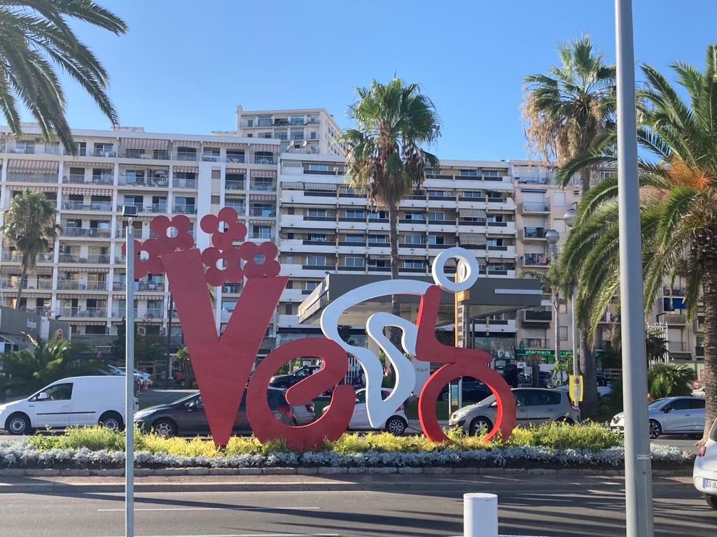 Tour de France 2020 - un'installazione sulla Promenade (ph. Francesca Panuello)
