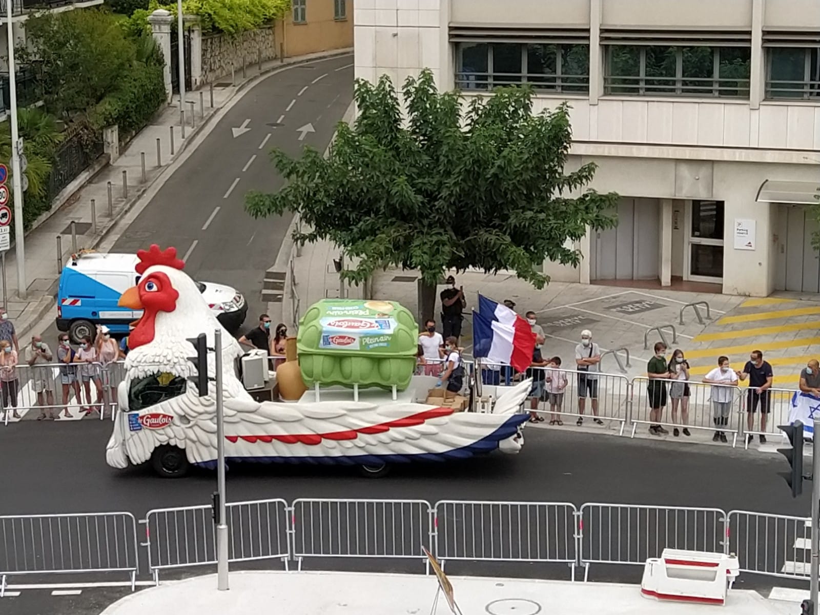 Tour de France 2020 - sabato 29 agosto, il carosello degli sponsor in Boulevard Carabacel (ph. Giovanni Gugg)