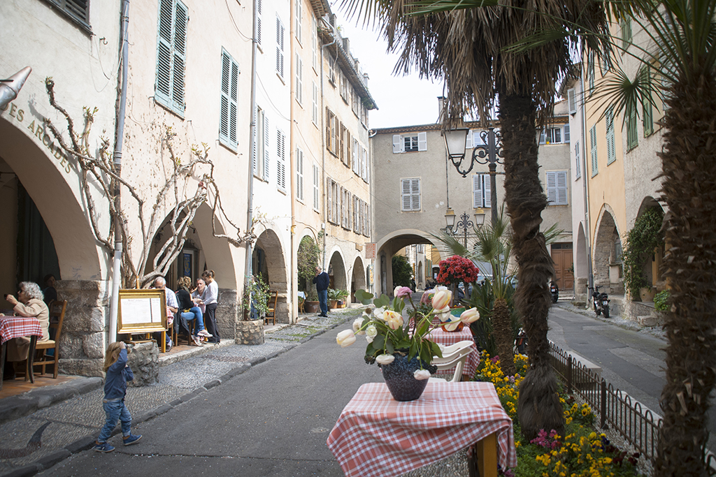place des Arcades Biot