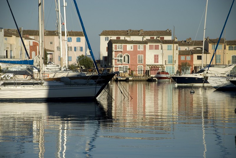 a (2) Port Grimaud