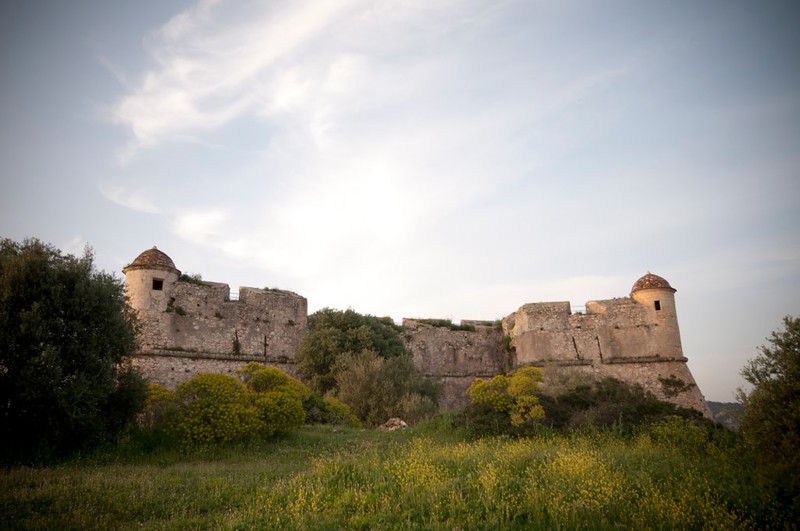 a (2) Fort Alban