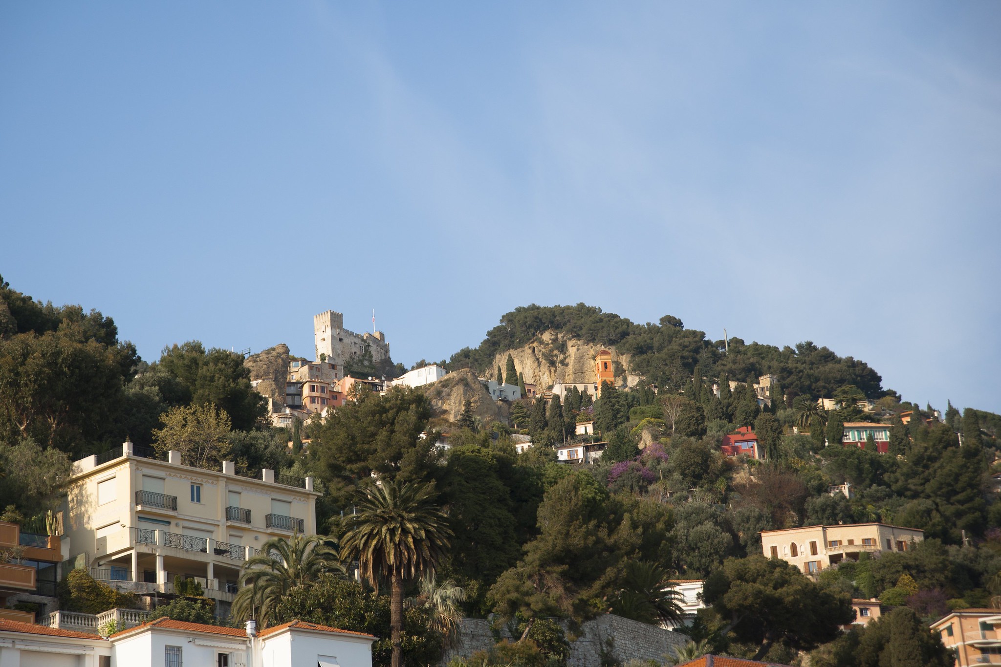 a (2) Roquebrune-Cap-Martin