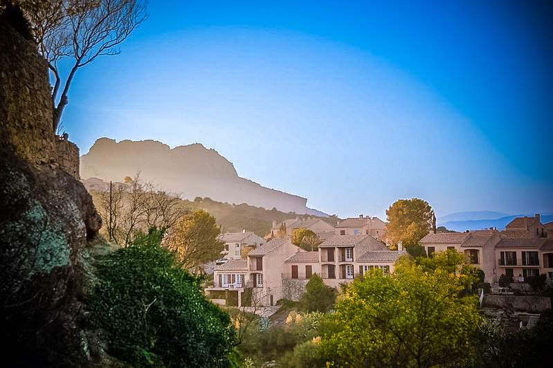 a (2) Roquebrune-sur-Argens