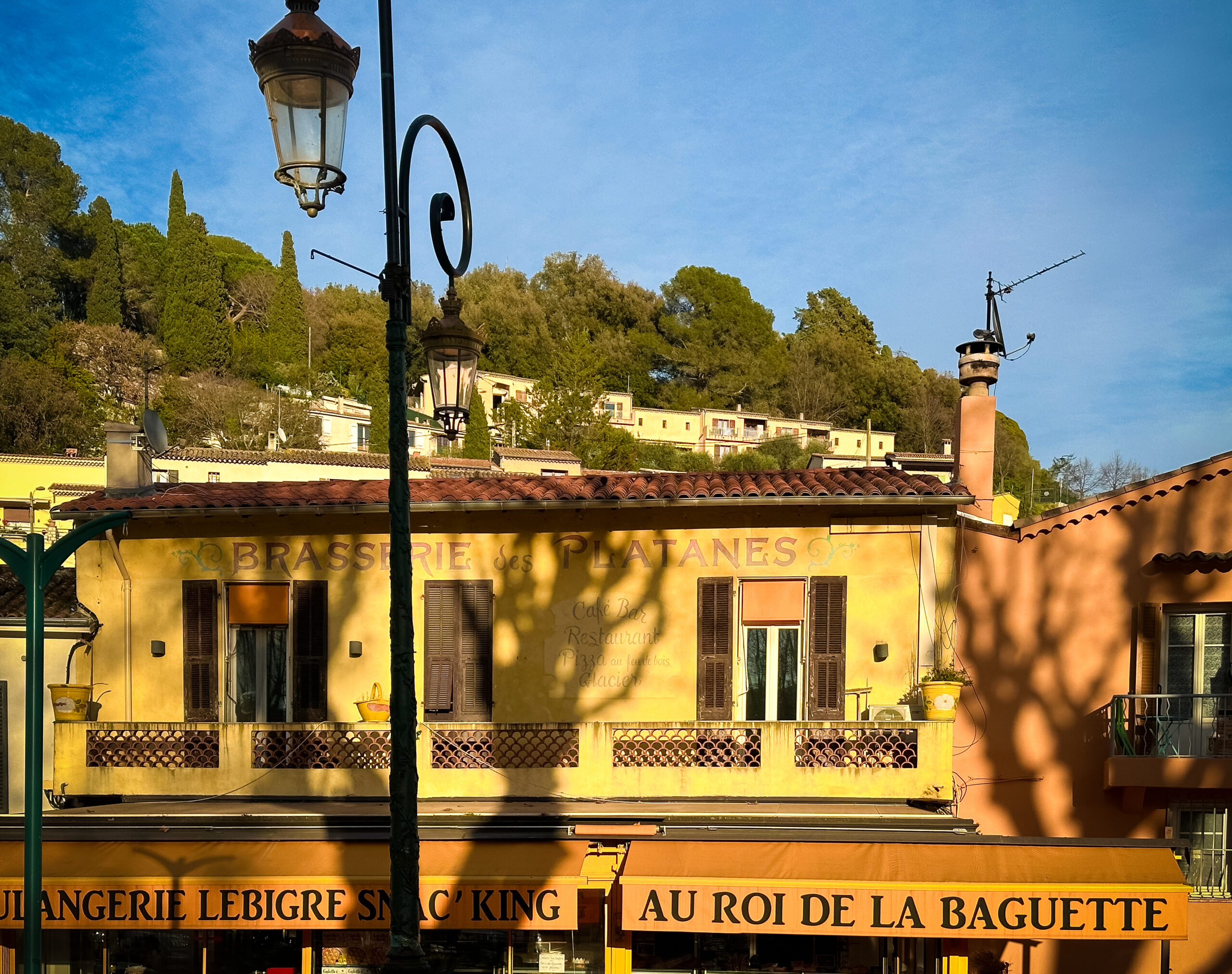 a (2) Villeneuve-Loubet Village