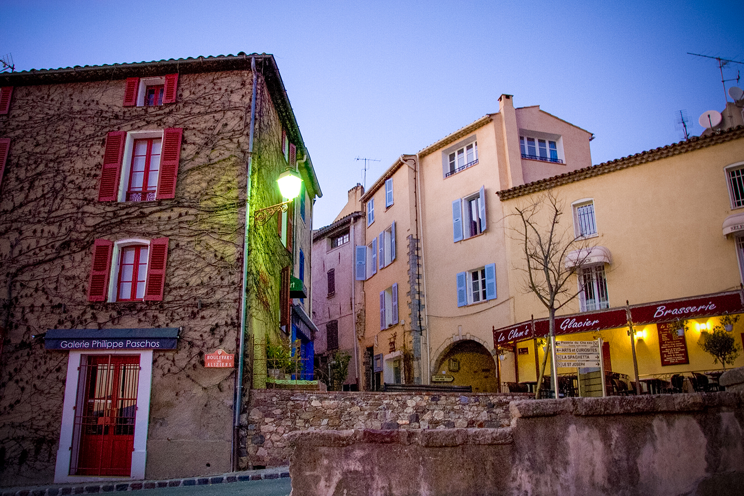 a (2) Grimaud