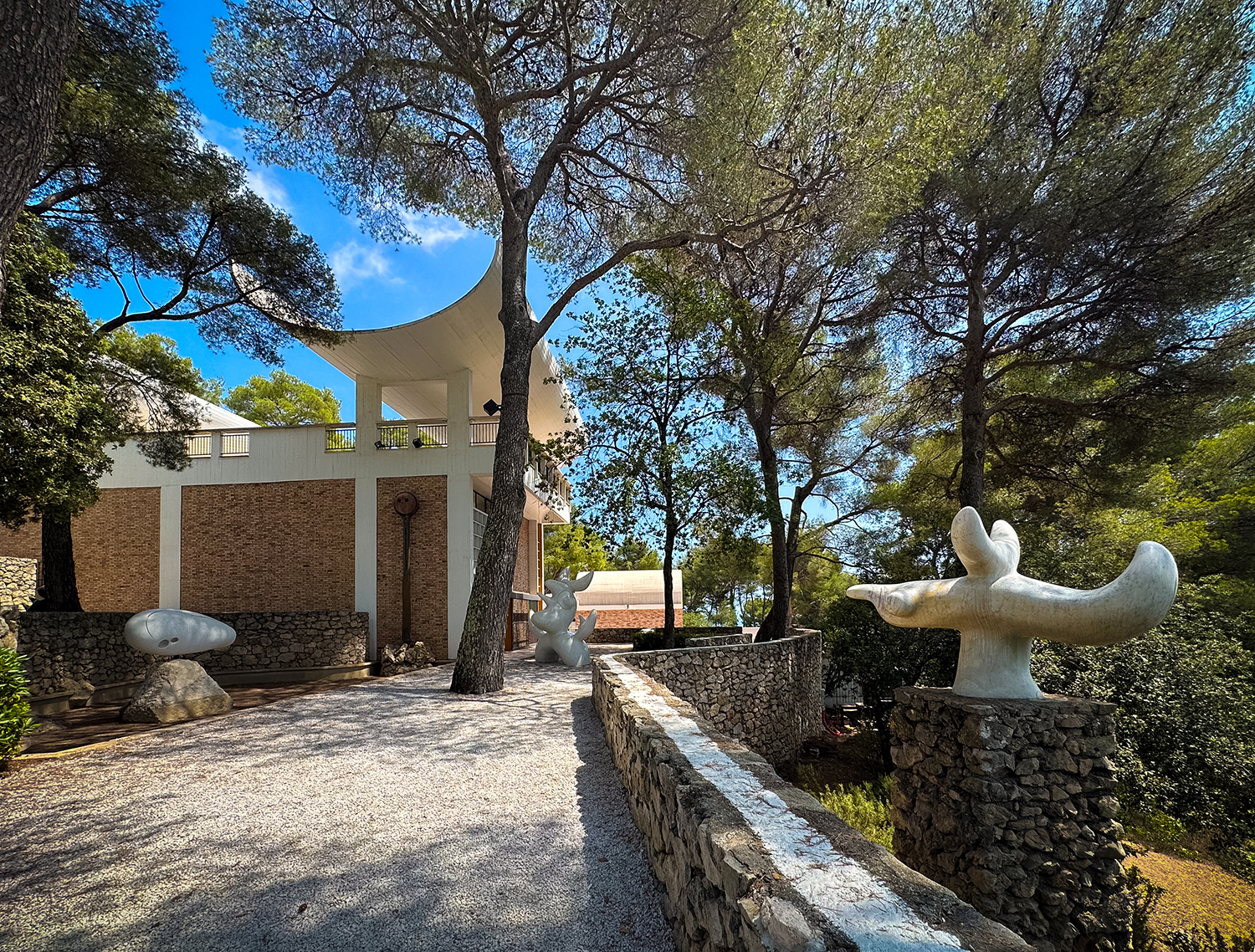 a (2) Fondazione Maeght