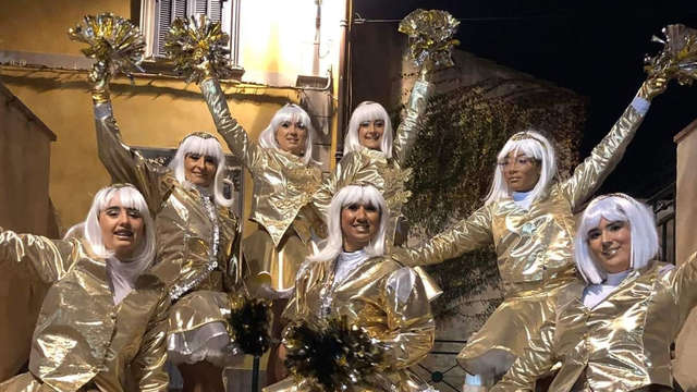 a (2) Parade dorée spettacoli nei primi giorni del 2024