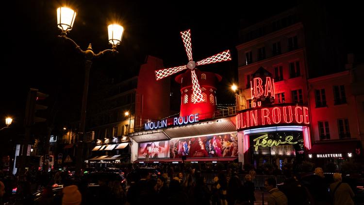 Nizza24: Moulin Rouge senza pale – Macron alla Sorbonne – Scioperi olimpici – Meteo Week-End