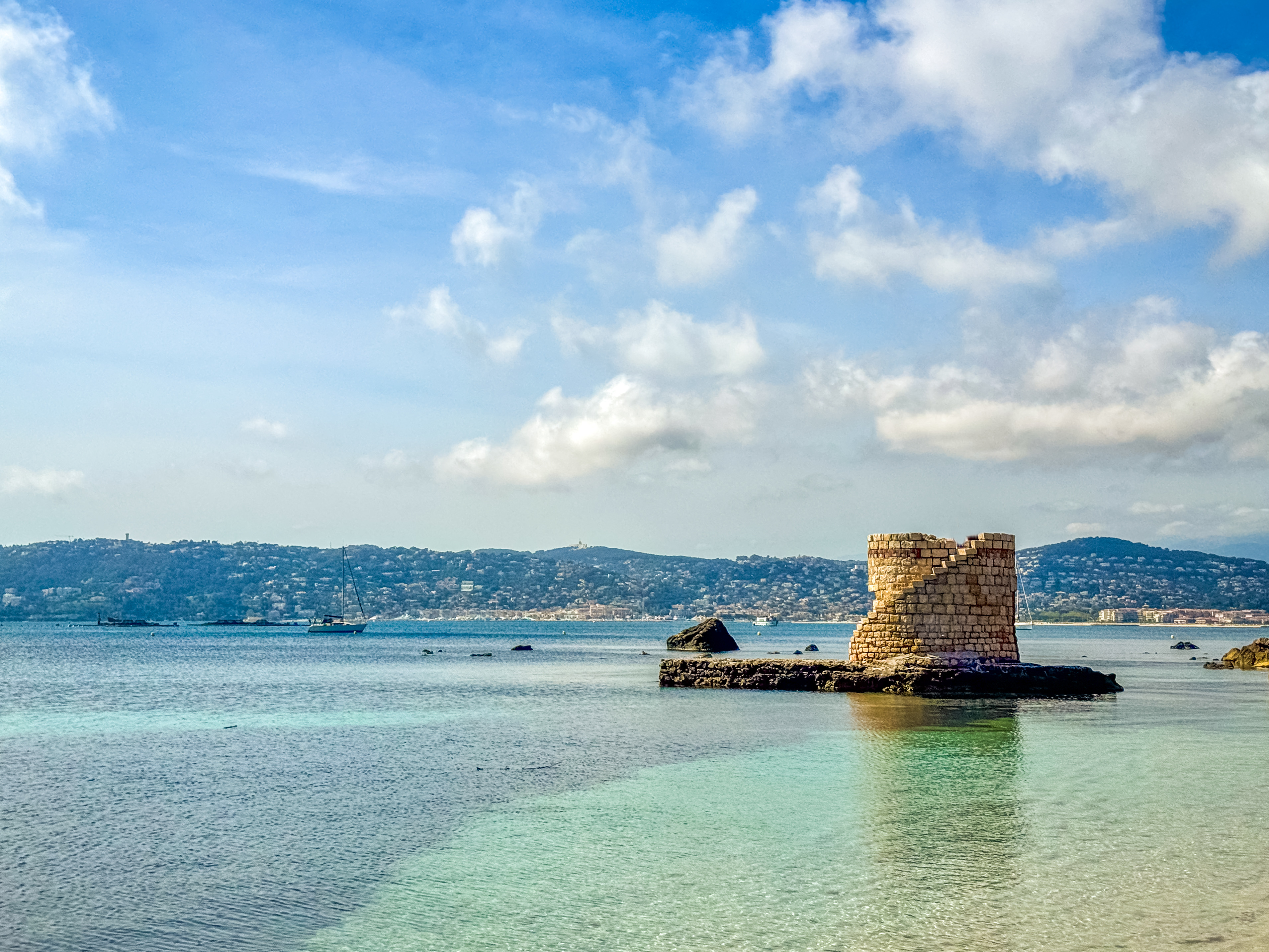 Il Port de l’Olivette e la Torretta della Plage des Ondes – Côte à côte
