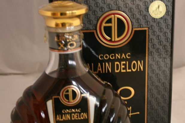 Nizza24: Sigarette, Prêt-à-porter, Champagne: Alain Delon imprenditore – Gas Lacrimogeno a Cannes – Meteo