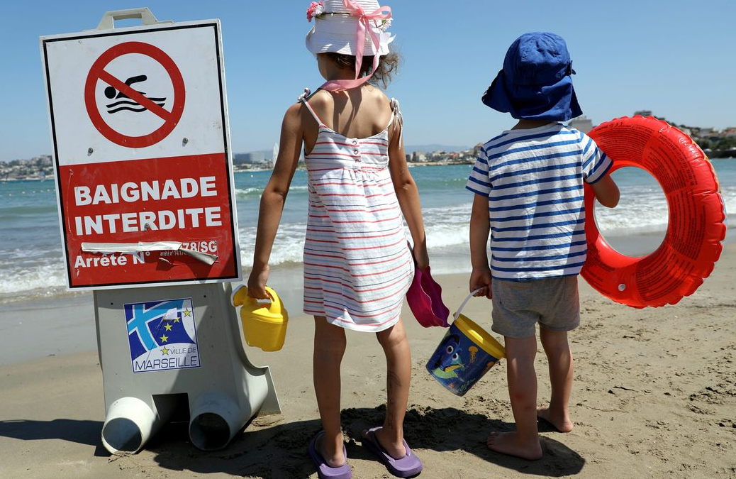 Nizza24: Spiagge chiuse a Saint-Tropez – Suv si ribalta in modo improbabile – Macron riceve NFP – Nizza troppo cara per gli studenti