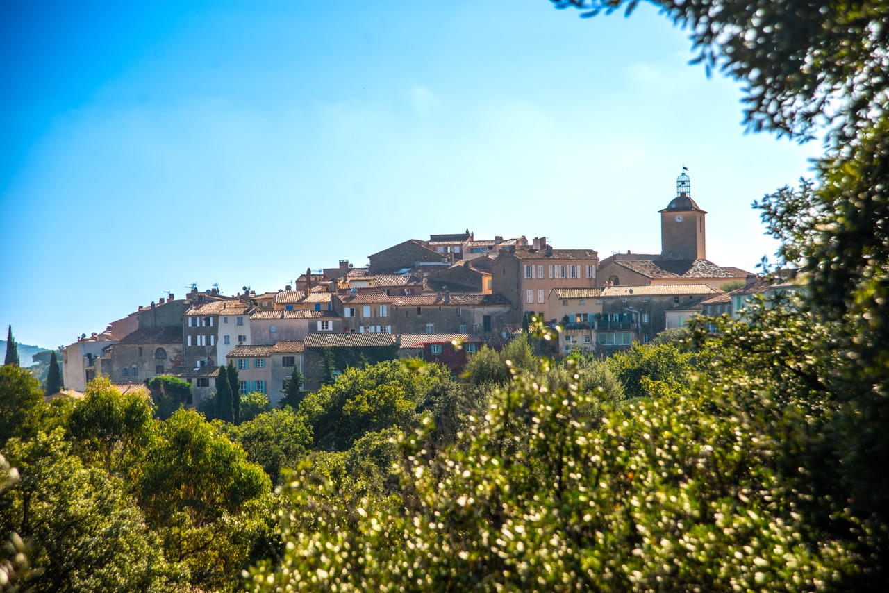 a (2) Ramatuelle