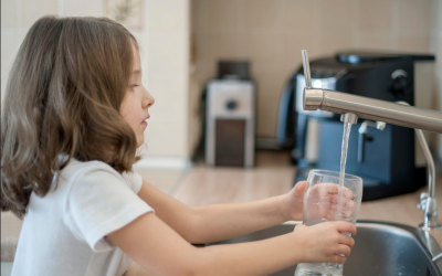 Nizza24 Week End: Acqua del rubinetto un quarto dei comuni francesi fuori norma – Ryanair riduce i voli in Francia – Nuova Piscina a Nizza – Météo