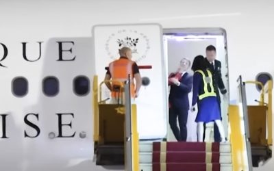 Outside Source – Il ceffone di Brigitte a Emmanuel Macron: da Hanoi,il presidentese la prende con i “fessi” che commentano il video