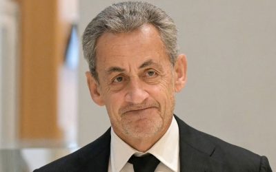 Outside Source L’ex presidente Nicolas Sarkozy escluso della Légion d’honneur dopo la sua condanna nel caso delle intercettazioni.