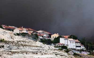 Outside Source Abitanti confinati o evacuati, aeroporto chiuso, treni fermi… Cosa sappiamo del violento incendio a Marsiglia
