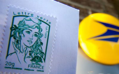 FranciaOggi: Europa in ginocchio, Bayrou denuncia la farsa dell’accordo con gli USA – +9% Prezzi dei Francobolli e dei Pacchi, inflazione ufficiale all’1% – Acqua potabile non potabile
