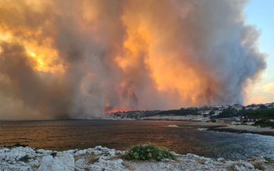 FranciaOggi: Francia in Fiamme dalla Brocéliande alle Bouches-du-Rhône – Parigi, un ‘Dallas’ Politico, le cinque settimane di vacanza non si toccano – Meteo