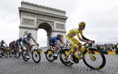 FranciaOggi: Tour de France, quarto trionfo per Pogacar – Accordo USA-Europa, l’inettitudine di Von der Leyen – Vigilanza rossa per rischio incendi nel sud della Francia