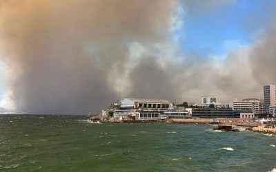 Incendi a Marsiglia, Città Soffocata dal Fumo – Macron dice la sua al Parlamento britannico – SFR in vendita, non passi lo straniero