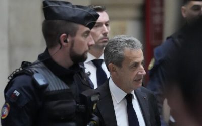 Francia24: Nicolas Sarkozy libero sotto controllo giudiziario: l’ex presidente rientra a casa dopo 20 giorni di carcere