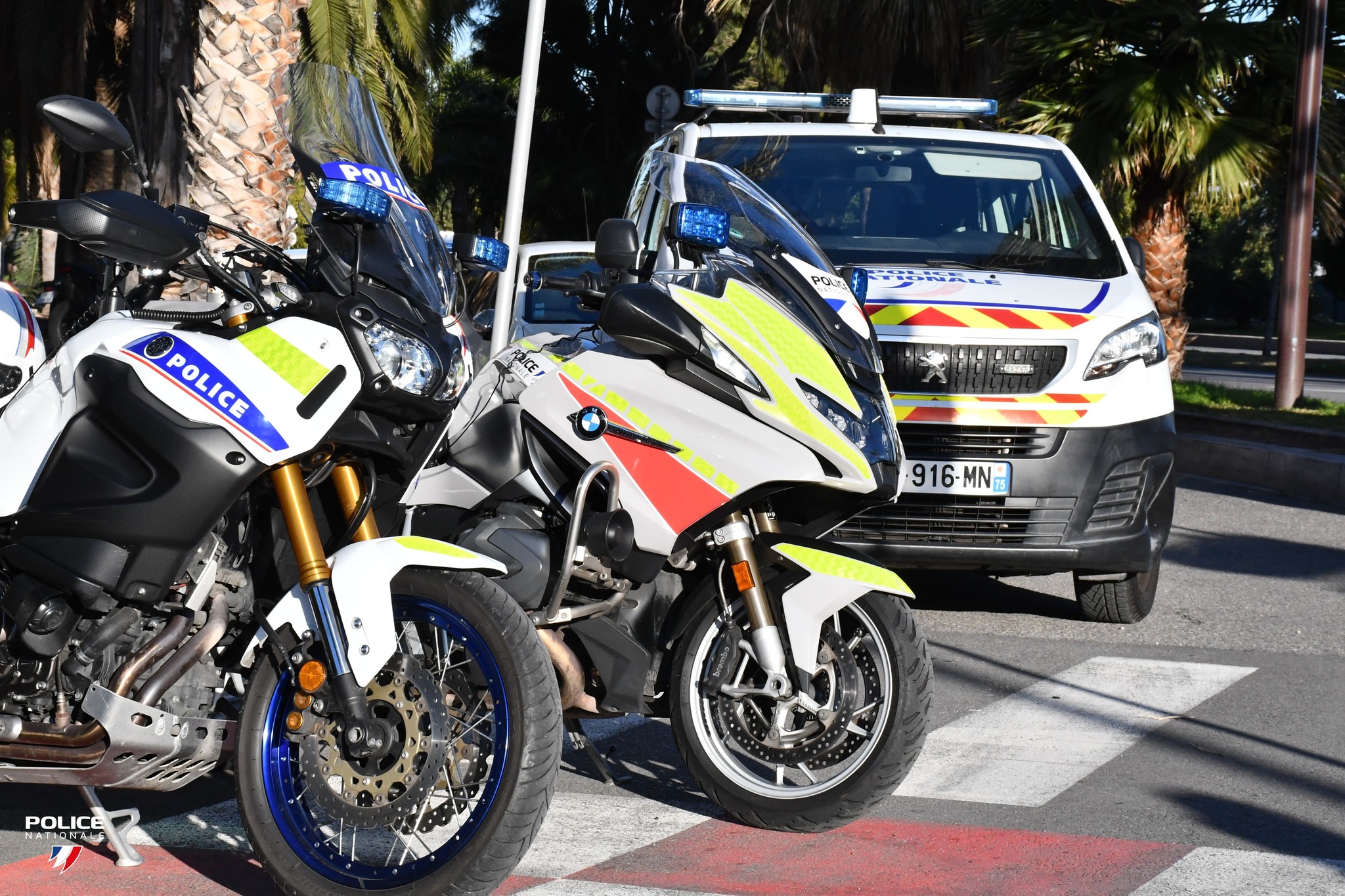 a (2) Sparatoria a Nizza: due morti e sei feriti a Les Moulins