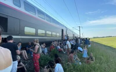 TGV Bloccati per ore sotto il sole, passeggeri disidratati – EDF, Macron promette di elettrificare la Francia – Ferrari presenta “Luce” – Meteo Parigi e Milano