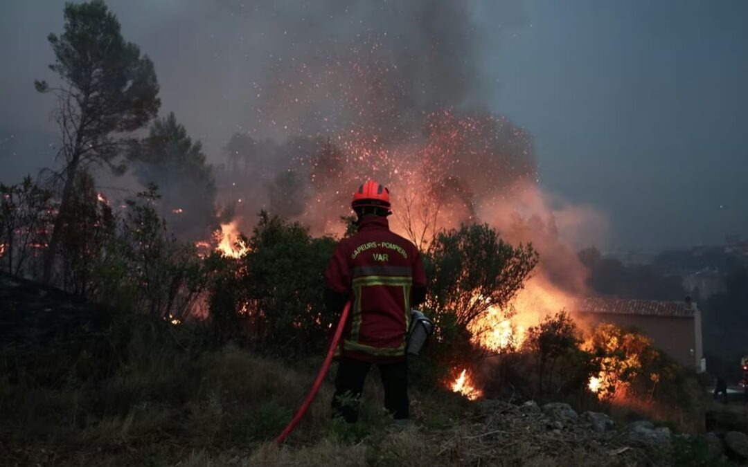 Primo Agosto, bollino rosso sulle autostrade francesi – Riprendono gli incendi nel VAR – Prezzi del petrolio in risalita – Meteo Parigi Milano Monte Carlo