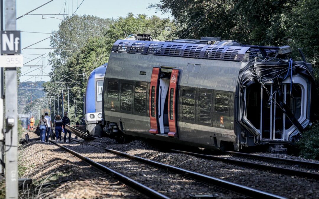Treno Rouen‑Caen deragliato a Cléon: attentato o sabotaggio, trovata barra di ferro da 300 kg