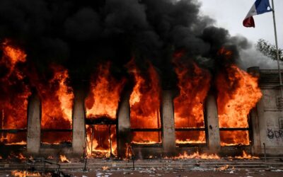 Incendie du tourisme de Lyon pendant la manifestation