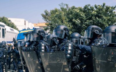 Francia24 édition du soir : Manifestants défient la police en France, accord France‑Allemagne pour réduire le CO₂, Anthropic propose une nouvelle loi IA, météo et toutes les autres actualités | 17 octobre 2026
