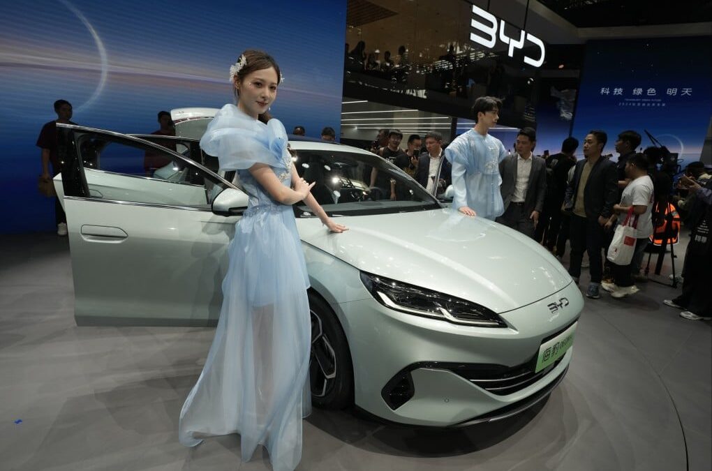 Francia24: Cina dimezza l’export di ibridi verso l’UE, primaria PS sotto cyberattacco e voto prorogato, Meteo e tutte le altre notizie